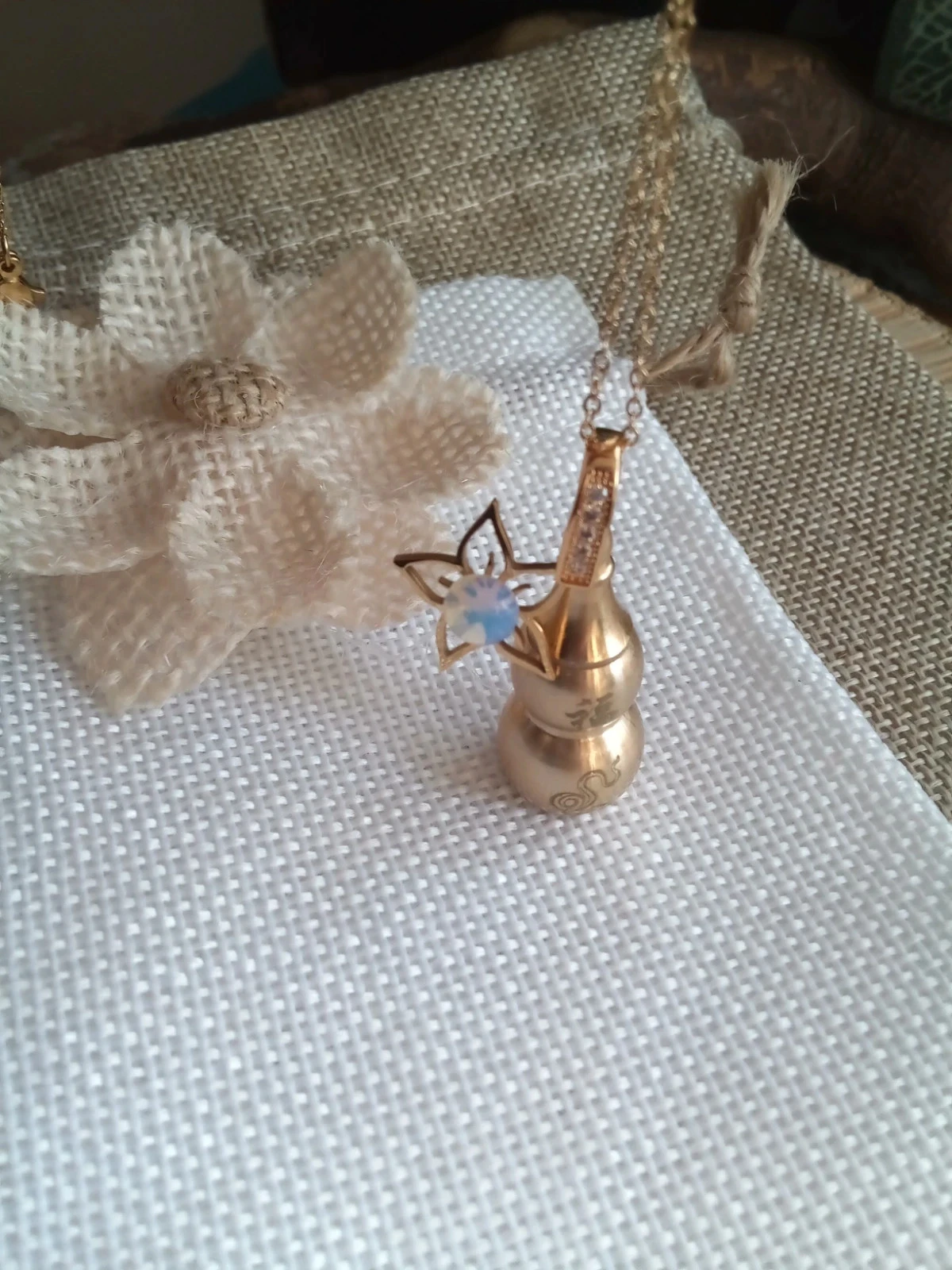 Collier urne avec fleur et pierre d'Opaline – photo 4